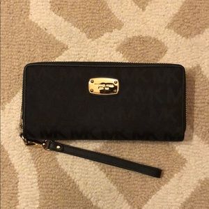 Michael Kors wallet/wristlet